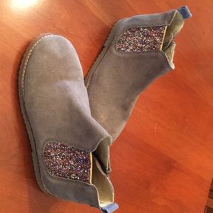 Mini-Boden suede low booties